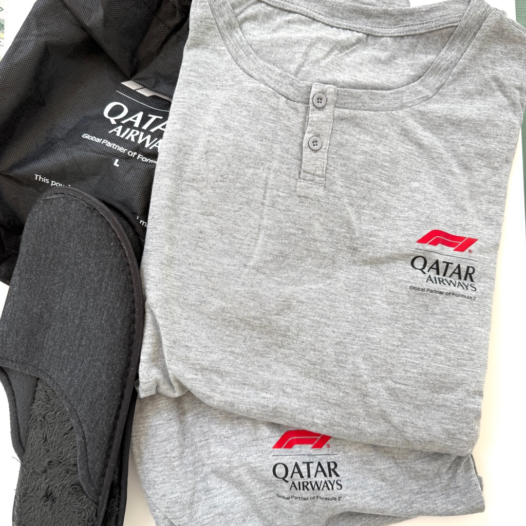 Nwt Brand New Qatar Airways Business Class Formula 1 Pajamas And Slippers